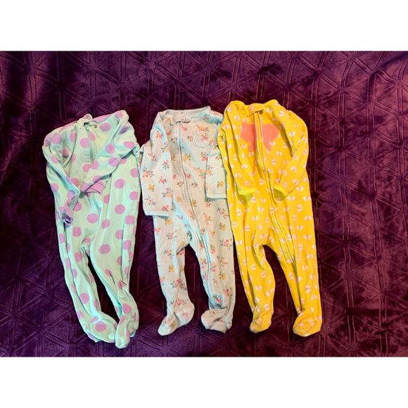 LOT of three girls 6-9 month pajamas PJ's - one-piece zipper floral, dots, blue - Picture 5 of 5